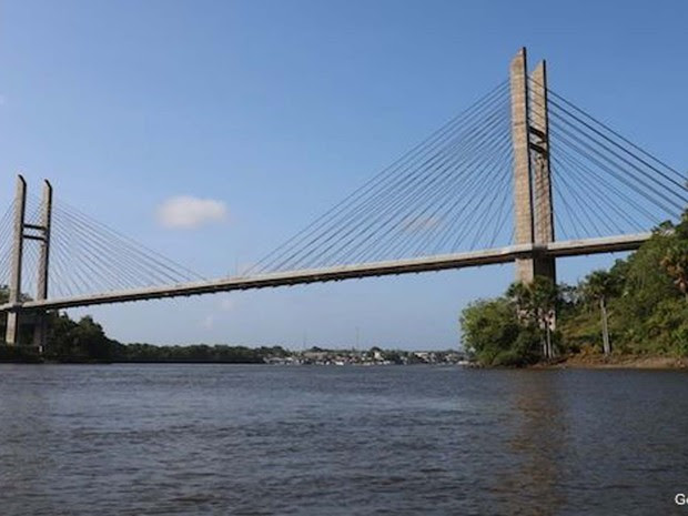 Falta de documentos e desentendimentos impedem a ponte de funcionar (Foto: Gerardo Lissardy/ BBC) Falta de documentos e desentendimentos impedem a ponte de funcionar (Foto: Gerardo Lissardy/ BBC)