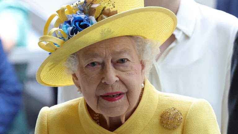 شاهد سيناتورة أسترالية تصف الملكة إليزابيث بالمستعمرة خلال أداء قسم الولاء