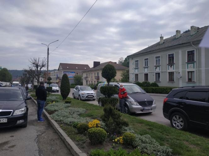Новини Тернополя - фото з У Кременці підприємці влаштували автопробіг із вимогою скасувати податки для бізнесу