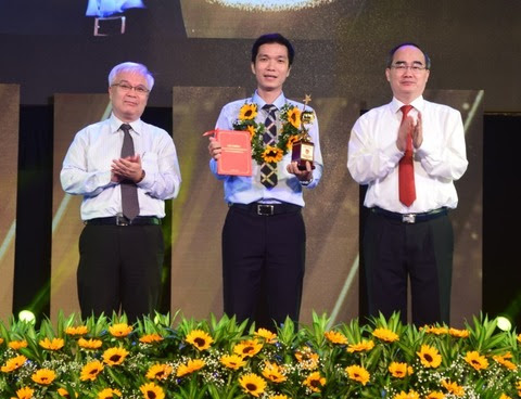 TS Vòng Bính Long được bình chọn gương mặt trẻ Việt Nam tiêu biểu năm 2018