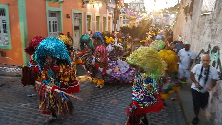 Olinda - Cortejo de abertura do carnaval de Olinda percorre ladeiras da Cidade Alta (Sumaia Villela/Agência Brasil )