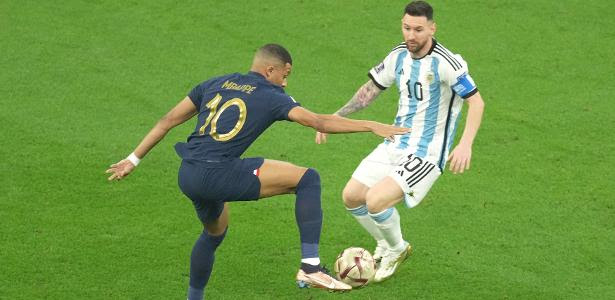 Messi e Mbappé disputam lance na final da Copa