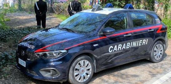 TENTA DI UCCIDERE LA COMPAGNA INCINTA DANDOLE FUOCO CON L’ALCOL, ARRESTATO