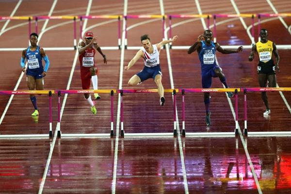 Karsten Warholm leads the field over the final barrier in the men's 400m hurdles final at the IAAF World Championships London 2017 (Getty Images)
