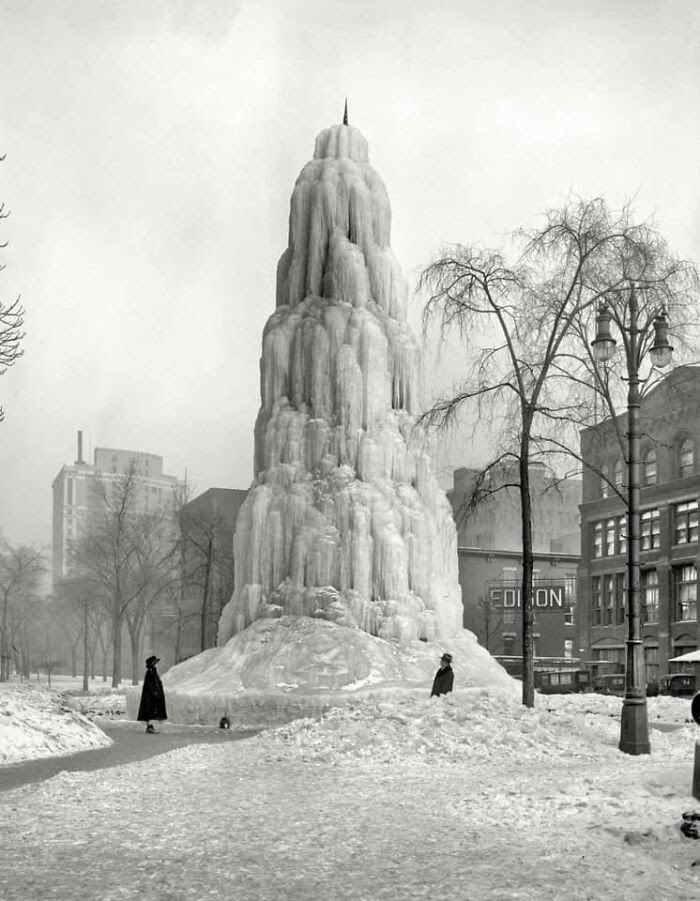 104 Years Ago                                                      This Fountain In                                                      Detroit, Michigan                                                      Was Left Running                                                      Allowing It To                                                      Build Layer Upon                                                      Layer In To This                                                      30 Foot Icy                                                      Spectacle.