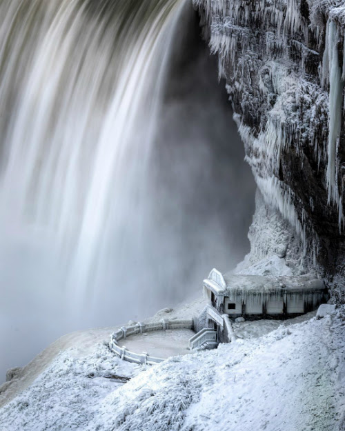 Thác Niagara đóng băng tựa vương quốc băng giá - 11