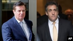 En estas fotos de archivo de 2018, Paul Manafort deja la corte federal en Washington, a la izquierda, y el abogado Michael Cohen deja la corte federal en Nueva York.