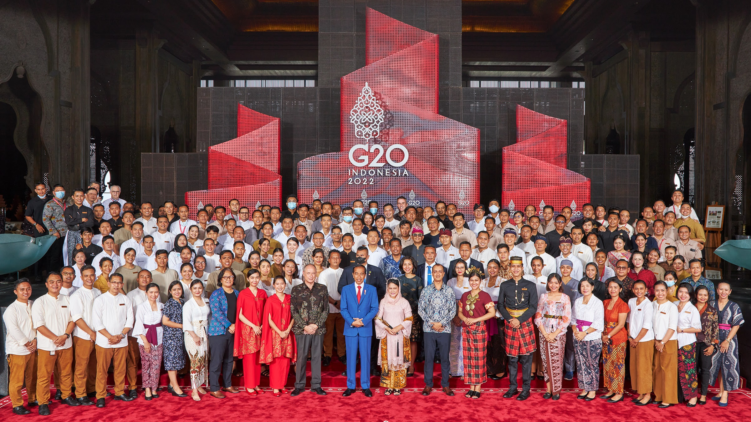 The Apurva Kempinski Bali Team with Indonesian President Jokowi - copyright Kempinski Hotels.jpg