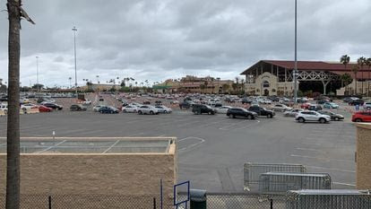 Scripps Del Mar Fairgrounds, una de las estaciones adaptadas como centros de vacunación en San Diego, California.
