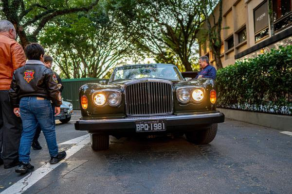 Encontro de clássicos no Boulevard Iguatemi São Paulo antes da largada (Breno Guazzi)