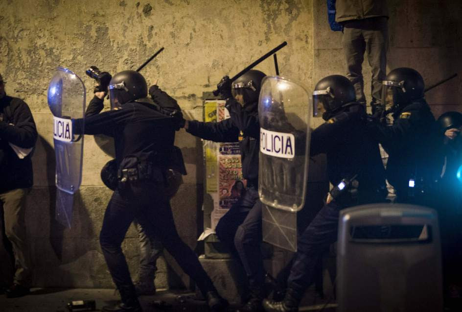 Los antidisturbios, en posición