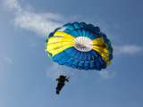 Un homme en parachute