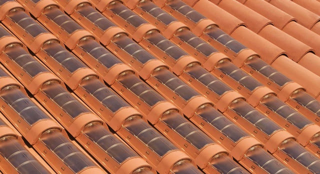 Telhas são feitas de cerâmica e possuem células fotovoltaicas embutidas.