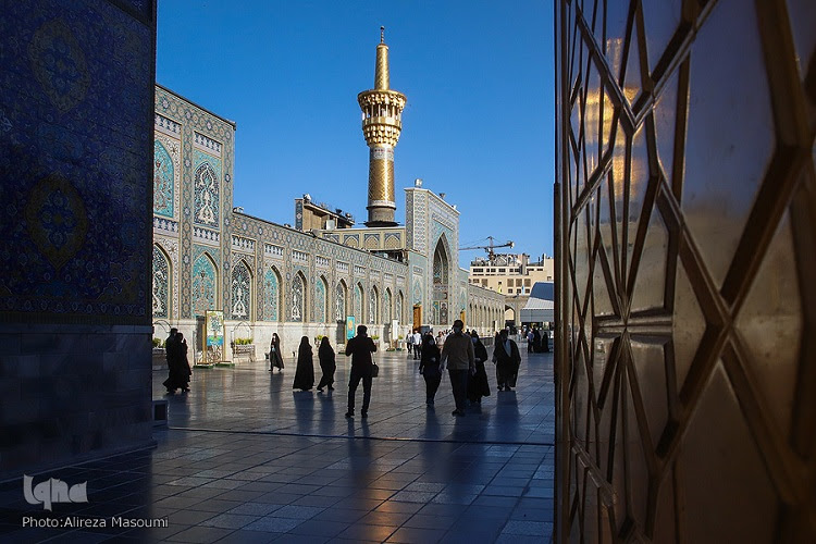 مرور هنر چوب و منبت‌کاری در حرم رضوی