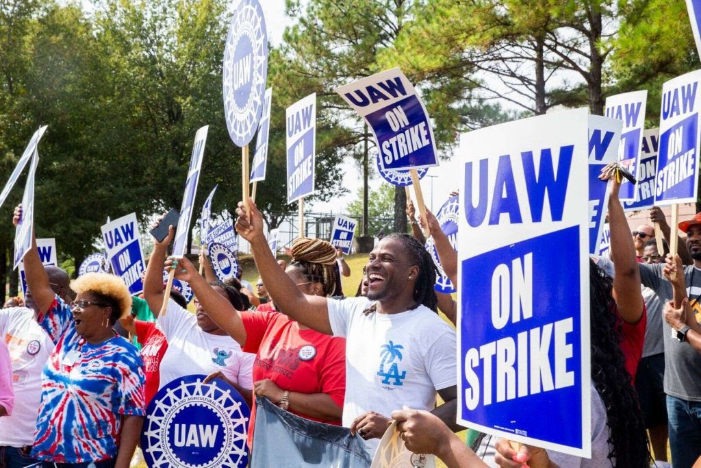 UAW workers expand strike, call for support against billionaire CEOs