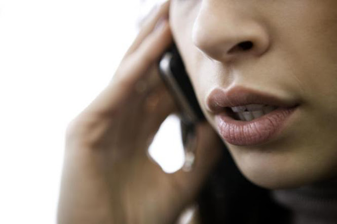 Hãy tắt điện thoại khi người lạ gọi tới và hỏi 'Có nghe tôi nói không?' /// Ảnh: The Independent