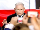 Šéf vládní strany Právo a spravedlnost (PiS) Jaroslaw Kaczyński ve štábu po...