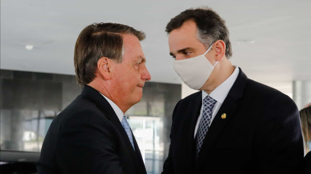 Bolsonaro reclama da decisão de Pacheco sobre impeachment de Moraes