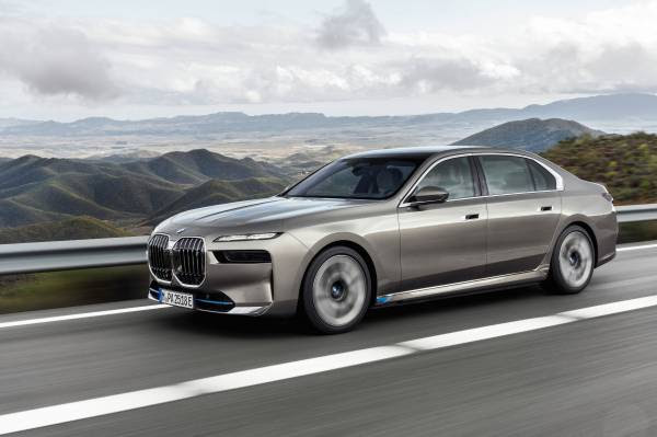 A BMW átfogó újításokkal és
                        modellfrissítésekkel színesíti a nyarat