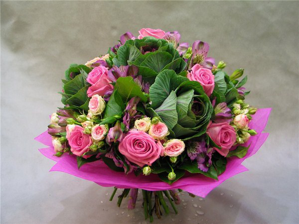 Et bilde som inneholder plante, blomst, bukett, rosaAutomatisk generert beskrivelse
