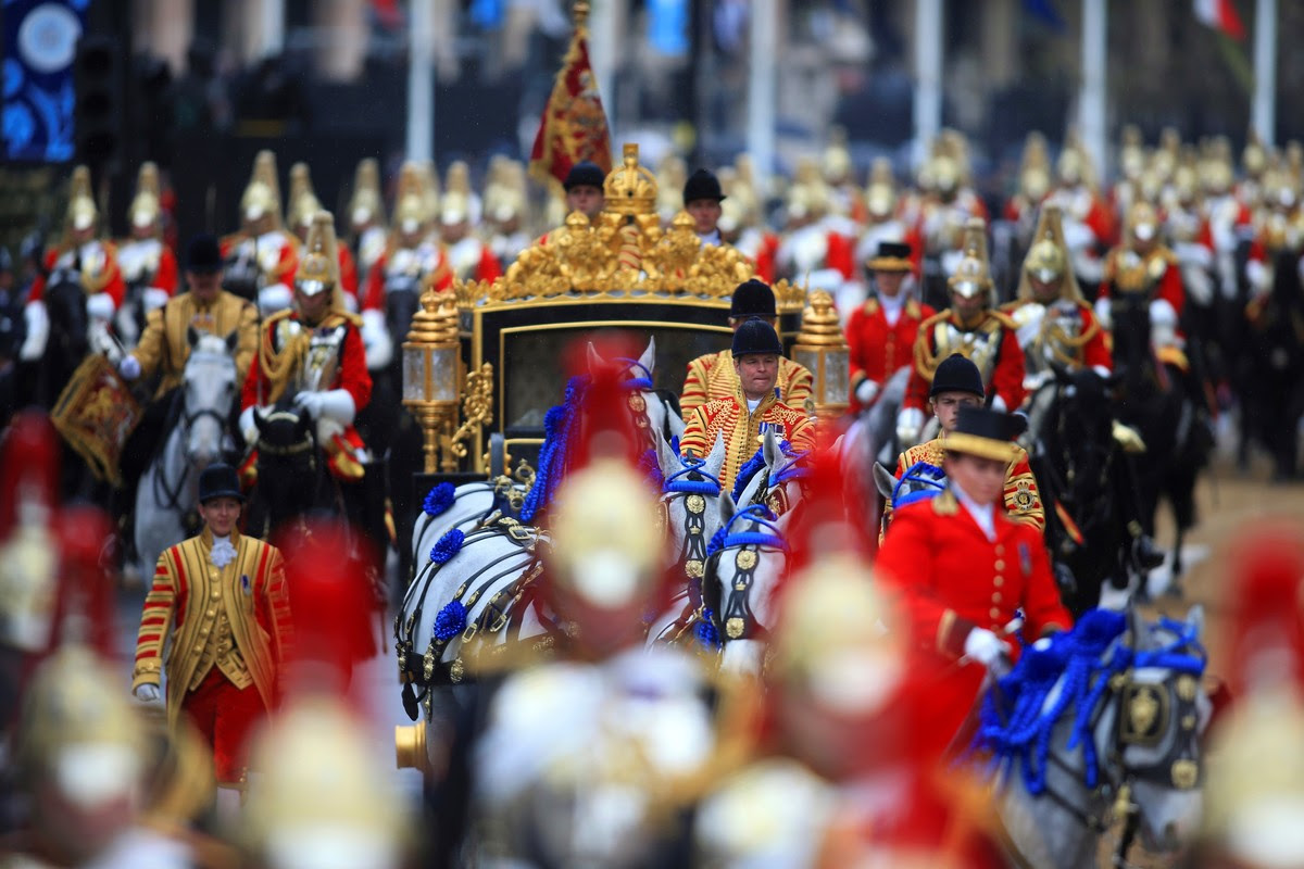 Lễ đăng quang đến Tu viện Westminster để làm lễ đăng quang của Vua Charles III ở London, Thứ Bảy, ngày 6 tháng 5 năm 2023. (Peter Tarry/Pool Photo qua AP)