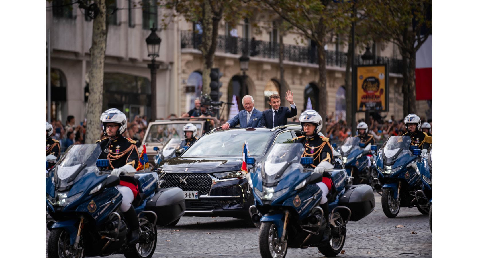 Visita de estado de su majestad el Rey Carlos III y la Reina Camilla en Francia: el DS 7 en el corazón del desfile de Champs Élysées