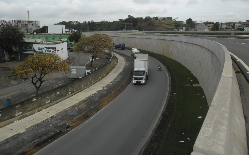 Contorno de Vitoria da BR-101 no Espirito Santo, uma das rodovias campeas de acidentes: ate mesmo os trechos mais perigosos estao com obras atrasadas -- Foto: Divulgacao