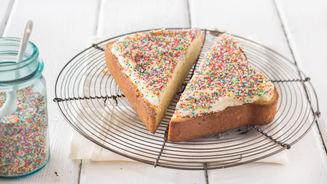 raspberri cupcakes: Giant Fairy Bread Cake