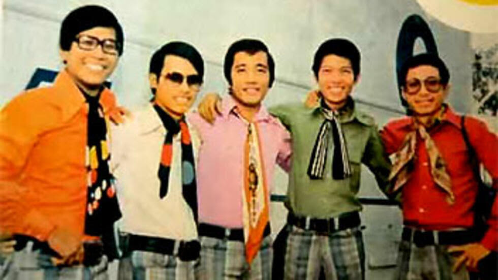 Nhóm nhạc Phượng Hoàng. Nhạc sĩ Lê Hựu Hà và nhạc sĩ Nguyễn Trung Cang là người đầu tiên và thứ tư, từ trái sang.
