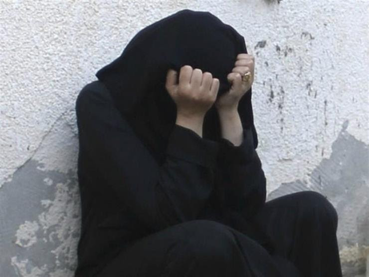 امرأة يمنية تقتل زوجها وتدفنه في حظيرة أبقار.. والكشف عن السبب