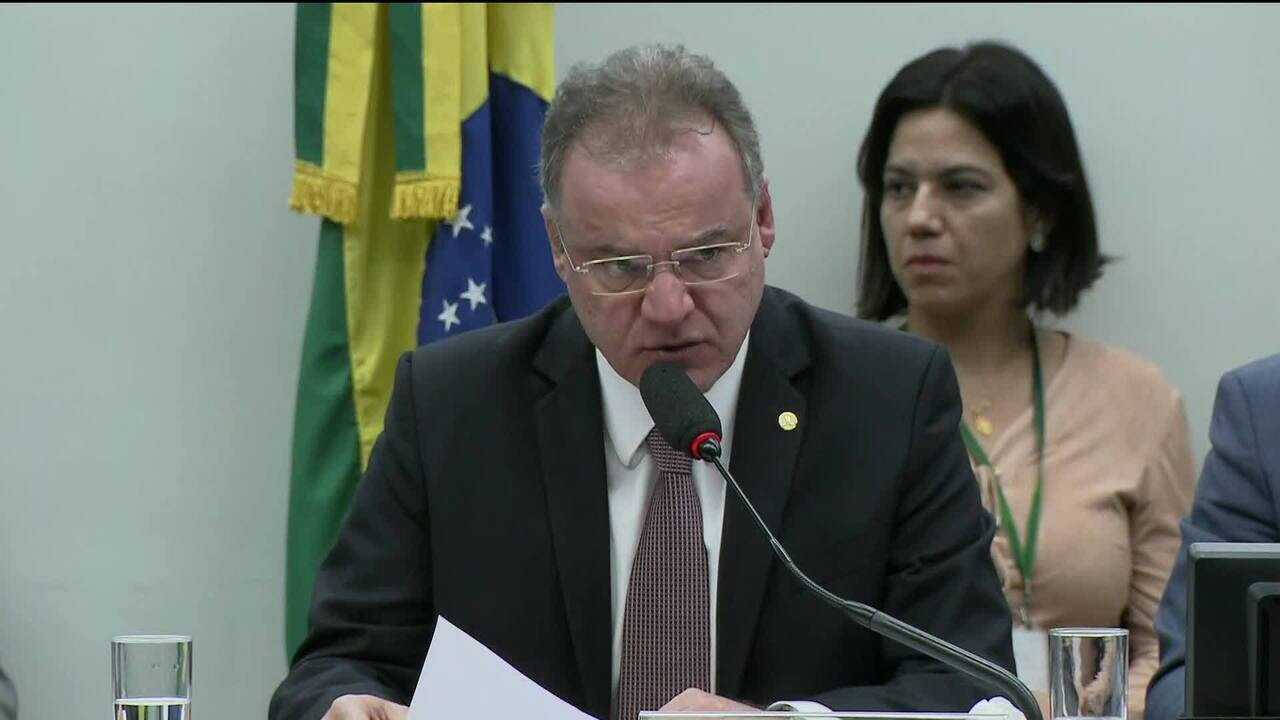 Relatório da reforma da Previdência modifica proposta do governo Relatório da reforma da Previdência modifica proposta do governo