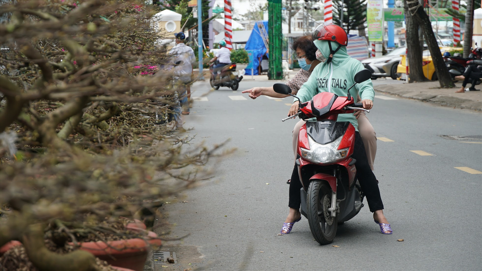 Theo một số tiểu thương, năm nay giá không tăng nhưng tính đến thời điểm hiện tại hàng bán rất chậm.