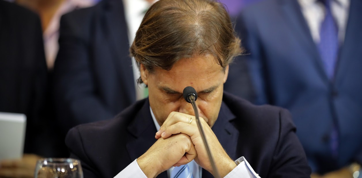 https://images.clarin.com/2020/03/13/el-presidente-lacalle-pou-anuncio___fvf0UAZI_1256x620__1.jpg