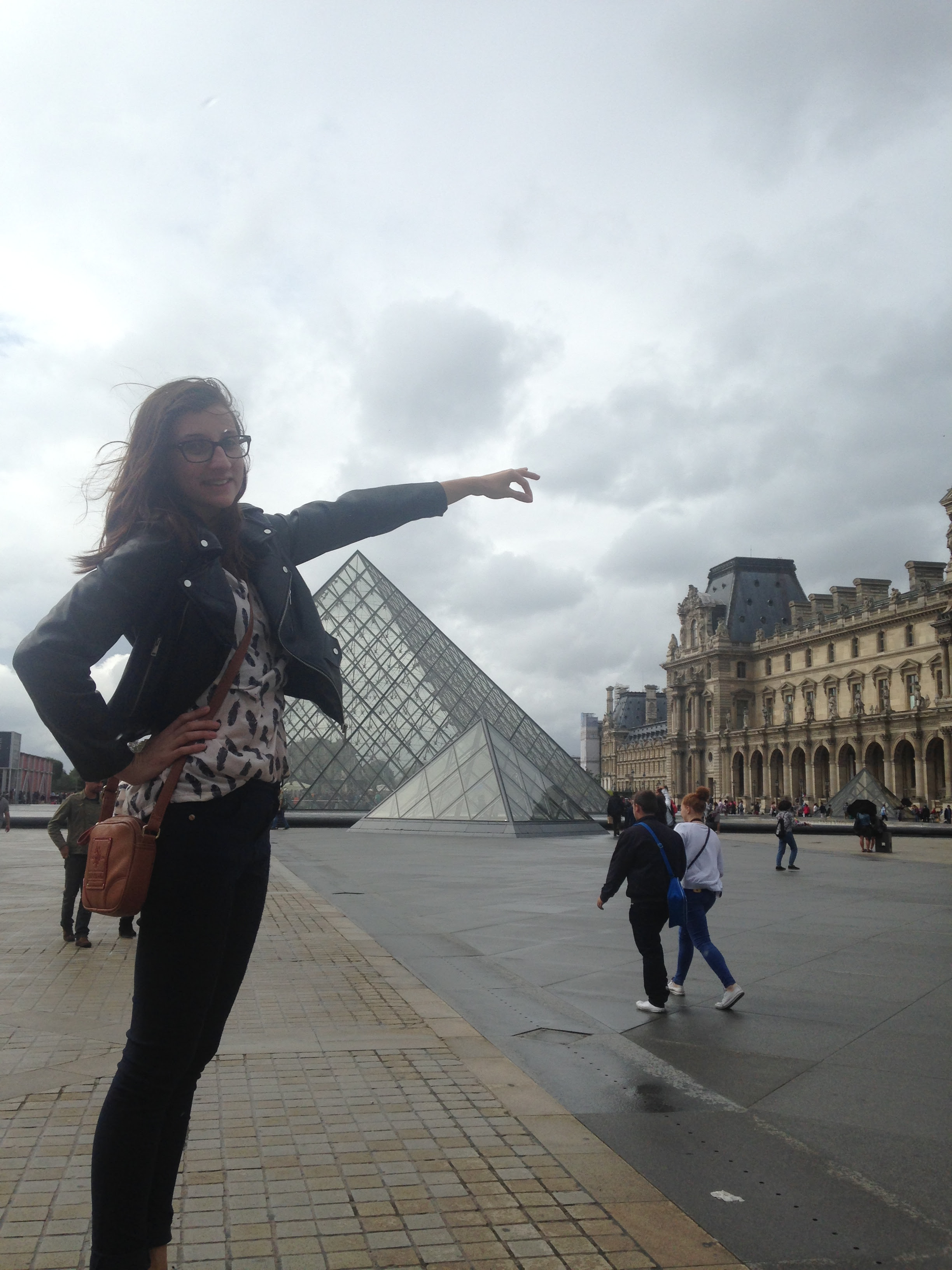 paris louvre midias sociais facebook