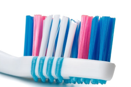 استخدامات مختلفه لفرشاة الاسنان وكيفية تنظيفها 420041