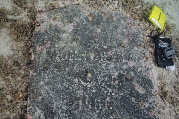 grave under water