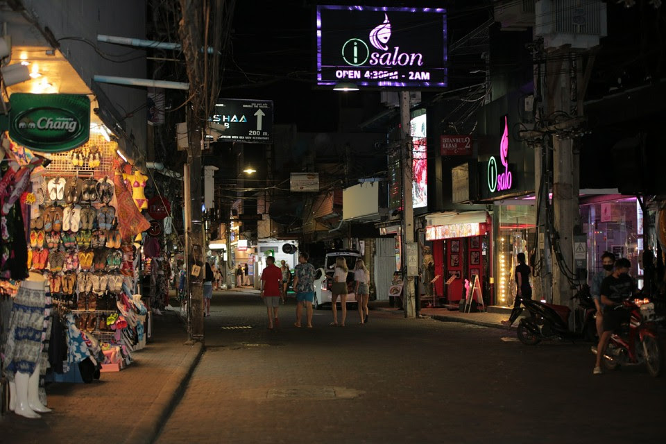 Pattaya's Walking Street faces first day of shutdown - Pattaya Mail