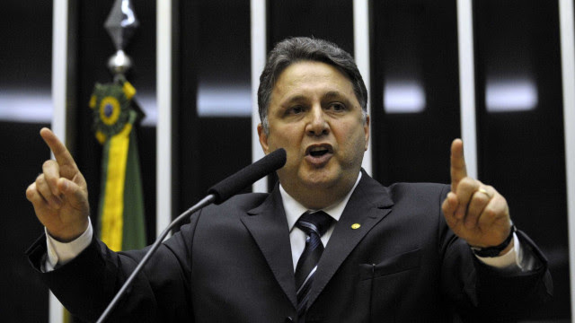 Preso 5 vezes, Garotinho se diz perseguido e descarta golpismo de Bolsonaro