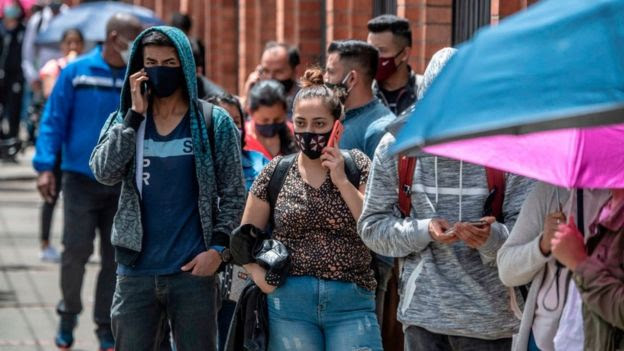 colas en el Black Friday en Bogotá.