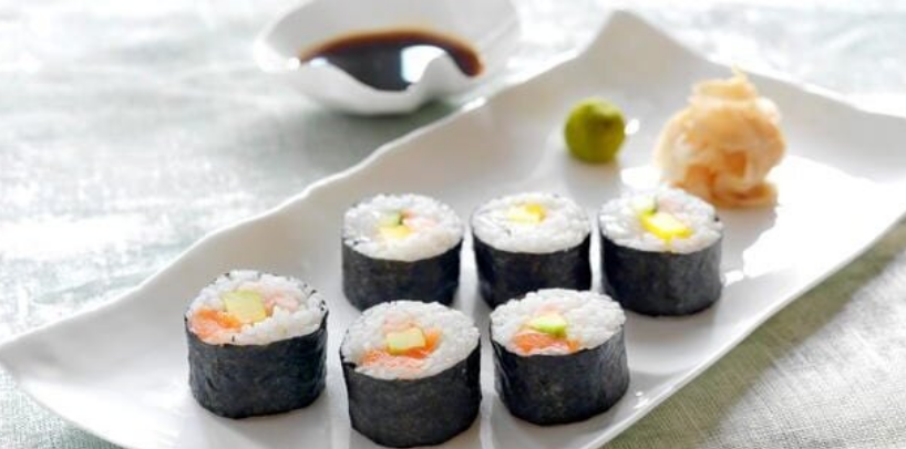 احتفالاً بيوم السوشي العالمي نقدم لكم أبرز وصفات السوشي باستخدام سمك السلمون النرويجي