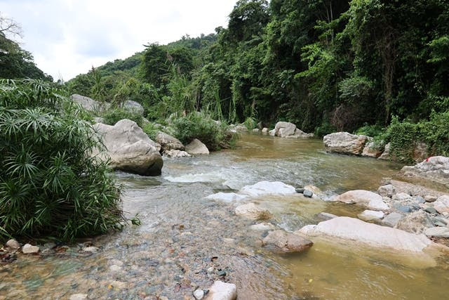 En esta travesía nos trasladamos específicamente al municipio de Cambita Garabitos, al norte de San Cristóbal, donde visitamos los balnearios El Tablazo y Mucha Agua.