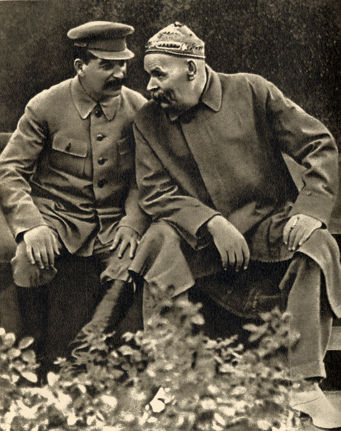 http://upload.wikimedia.org/wikipedia/commons/6/60/Joseph_Stalin_and_Maxim_Gorky%2C_1931.jpg