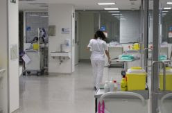 España busca la forma de multiplicar las camas de cuidados intensivos para atender a los enfermos de coronavirus