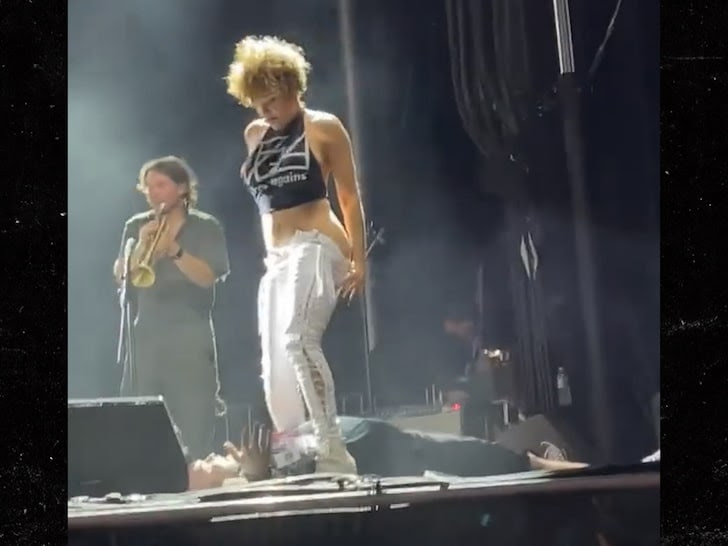 Singer Sophia Urista pulls down her pants live on stage and urinates on a male fan