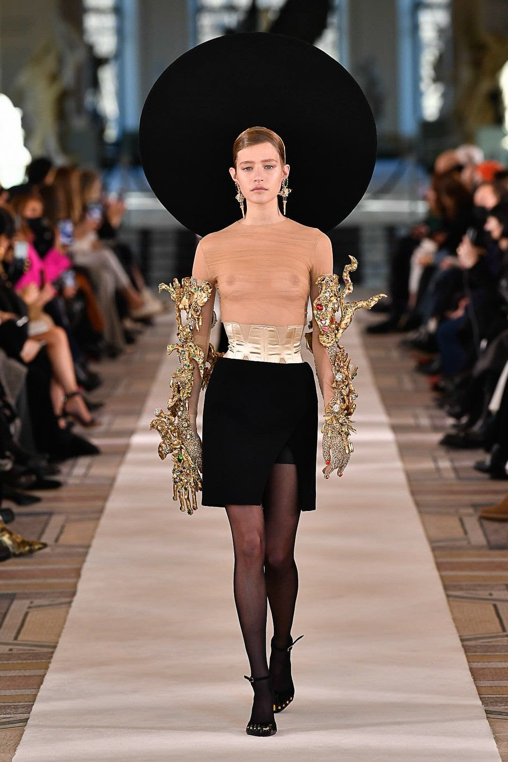 Desfile de la colección de Alta Costura de Schiaparelli