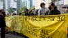 美国谴责香港指控几十名民主活动人士 呼吁立即释放他们