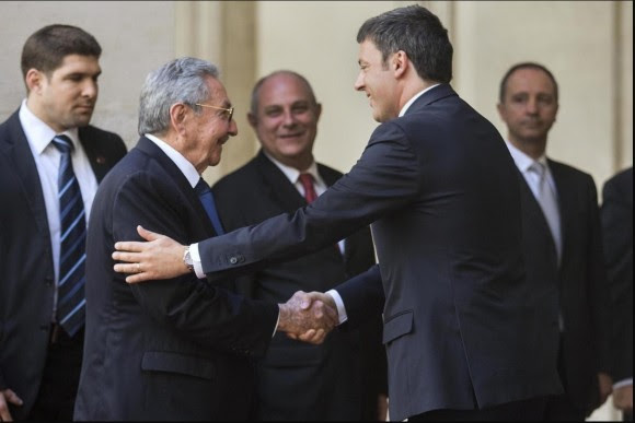 Raúl y Renzzi en el saludo de la Guardia de Honor. Foto Roberto Madonado- La Presse