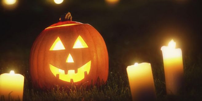 La celebración de Halloween es una fecha en la que pueden producirse contagios masivos de coronavirus por las aglomeraciones de gente. / Archivo