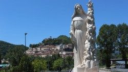 La statua di Santa Rita a Cascia, donata da un magnate libanese