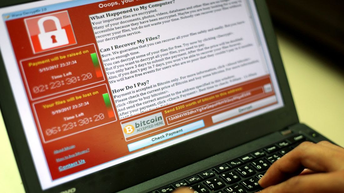 Un message de demande de rançon par bitcoin est apparu sur les écrans d'ordinateurs piratés.
